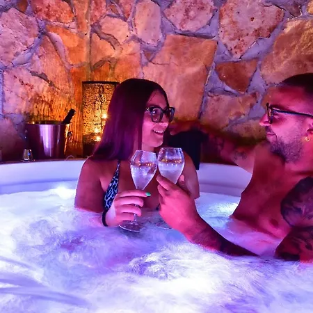 Sicilia - Intera Casa Con Privata Jacuzzi Sauna Bagno Di Vapore Ad Uso Illimitato Rosolini