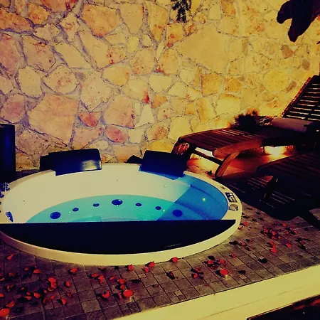 Sicilia - Intera Casa Con Privata Jacuzzi Sauna Bagno Di Vapore Ad Uso Illimitato Rosolini