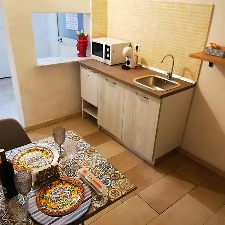 Appartamento Sicilia - Intera Casa Con Privata Jacuzzi Sauna Bagno Di Vapore Ad Uso Illimitato *