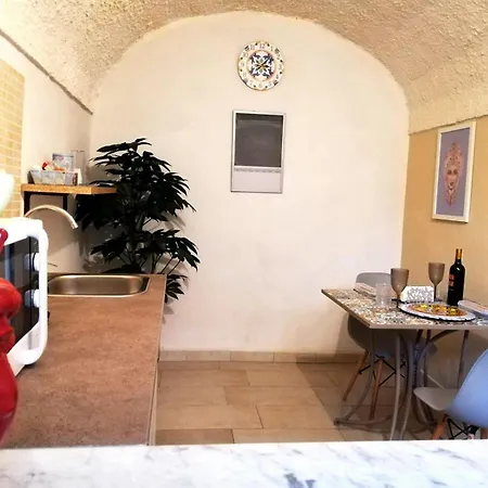 Appartamento Sicilia - Intera Casa Con Privata Jacuzzi Sauna Bagno Di Vapore Ad Uso Illimitato Rosolini
