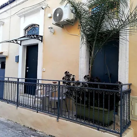 Appartamento Sicilia - Intera Casa Con Privata Jacuzzi Sauna Bagno Di Vapore Ad Uso Illimitato Rosolini